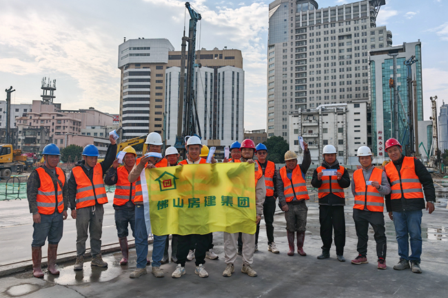 情暖歸鄉(xiāng)路 愛(ài)心筑團(tuán)圓——佛山房建集團(tuán)明勝分公司再次為返鄉(xiāng)工人贈(zèng)送往返機(jī)票